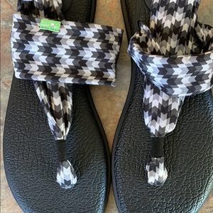 Sanuk Black and Gray Women's Sandals